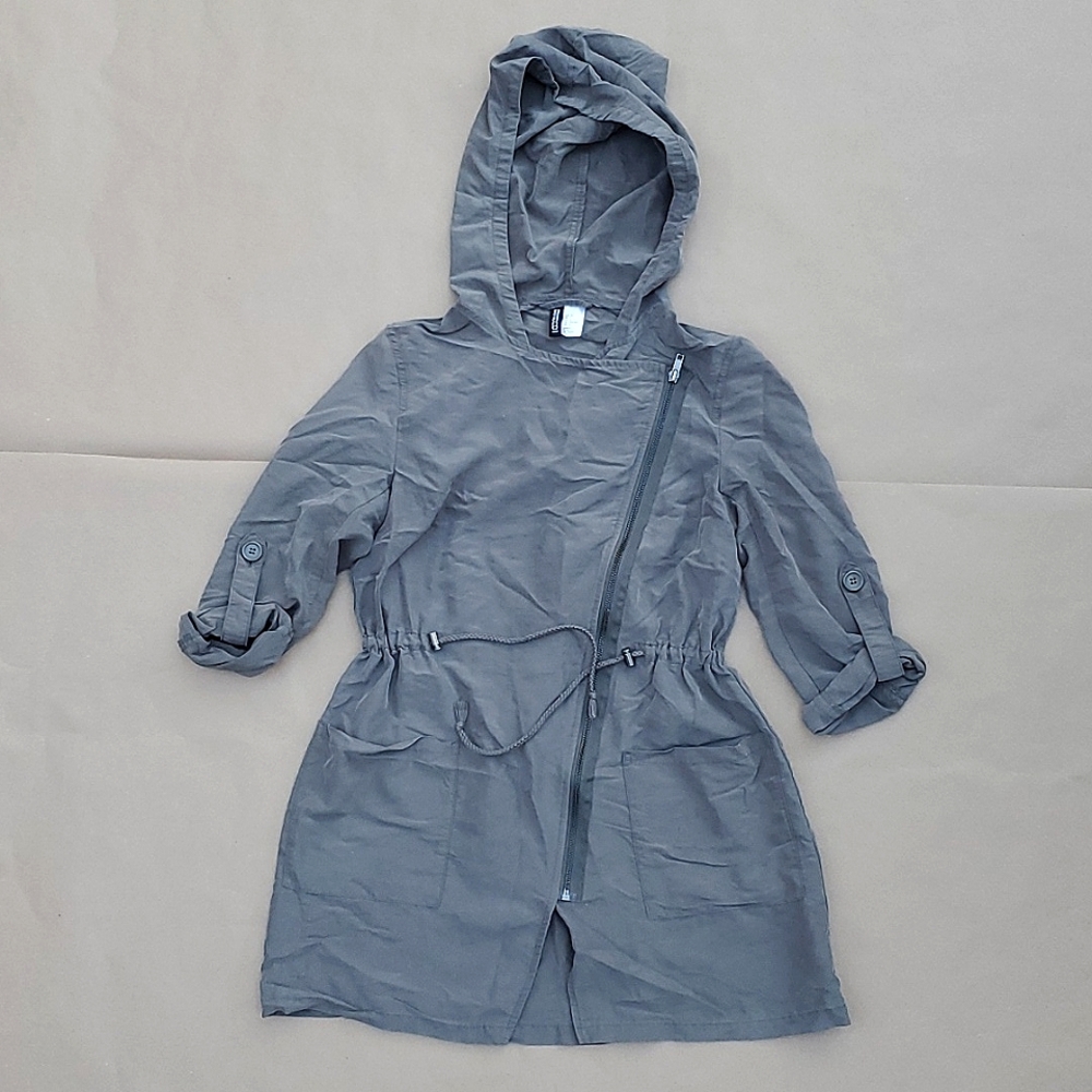 Divided H&M lightweight jacket in Khaki green, US size 2.